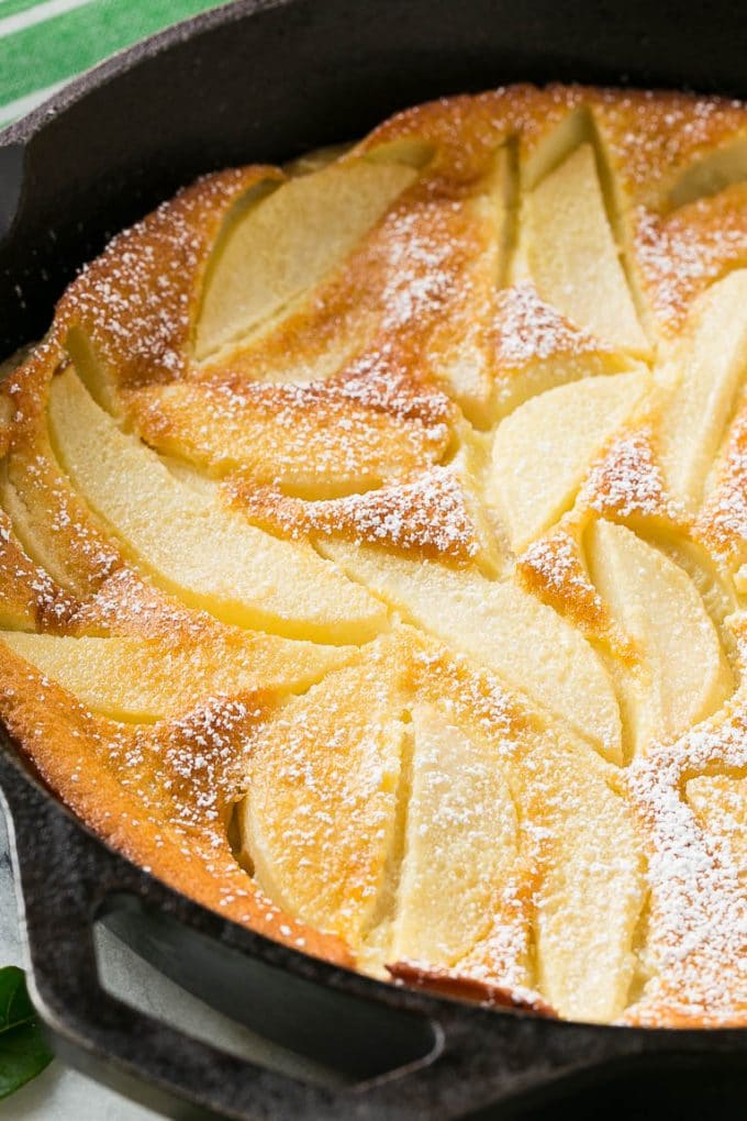 Pear custard topped with powdered sugar.